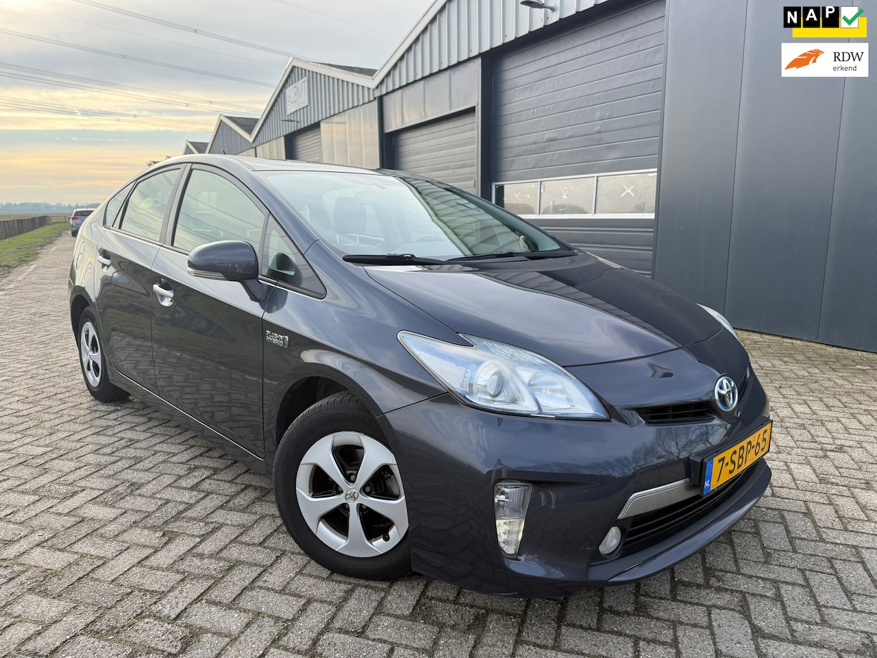 Toyota Prius - 1.8 Plug-in Aspiration 1.8 Plug-in Aspiration - AutoWereld.nl