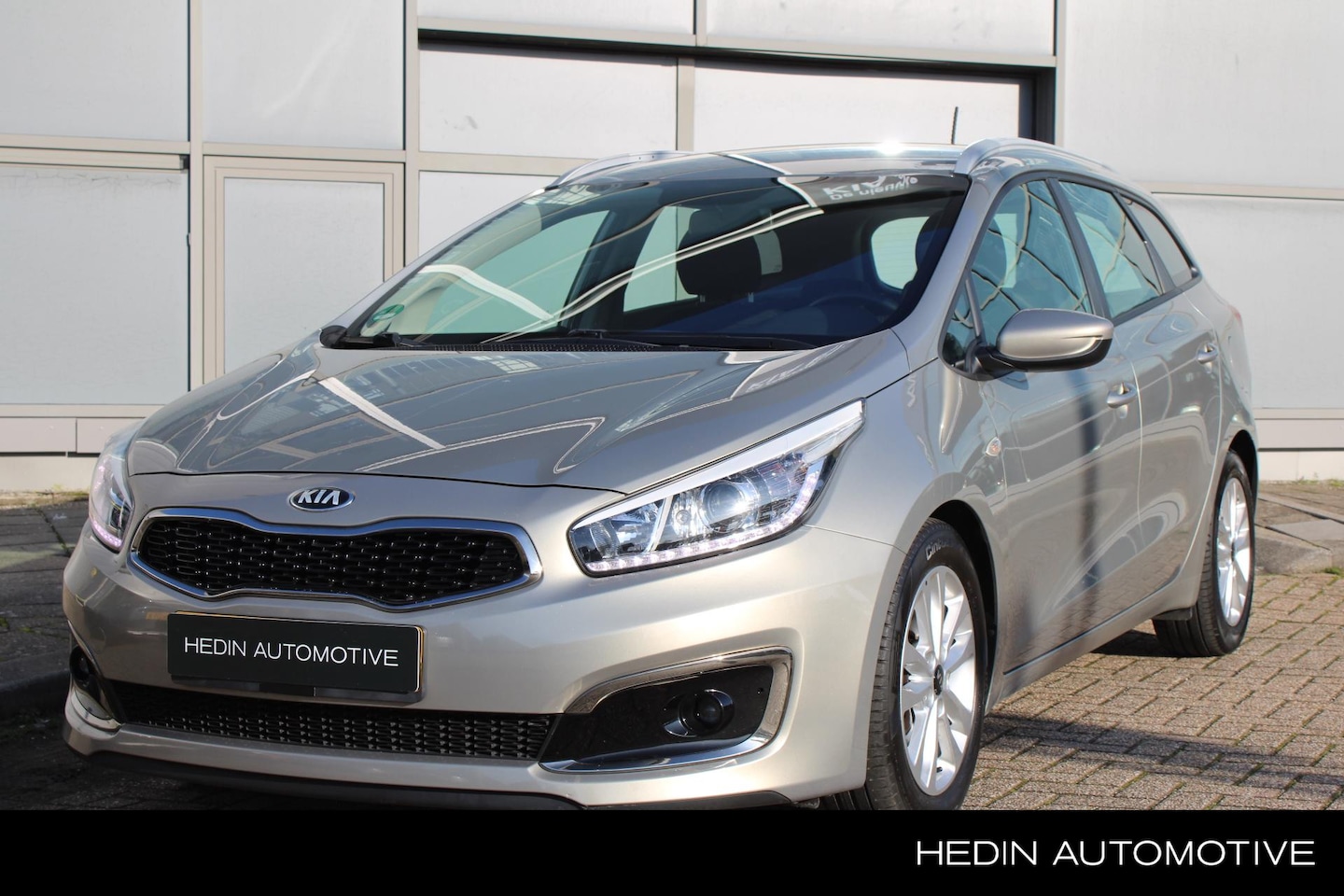 Kia Cee'd Sportswagon - 1.6 GDI First Edition l navigatie l camera l Sportvelgen l Airco - AutoWereld.nl