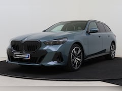 BMW 5-serie Touring - 530e M Sport Automaat / Panoramadak / Trekhaak / Achteruitrijcamera / Comfort Access / Ada