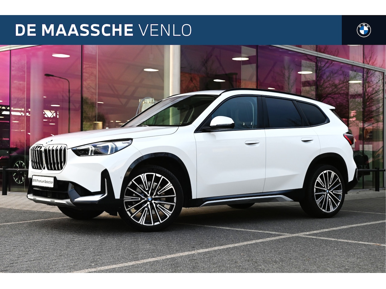 BMW X1 - xDrive23i High Executive xLine Automaat / Panoramadak / Trekhaak / Sportstoelen / Head-Up - AutoWereld.nl