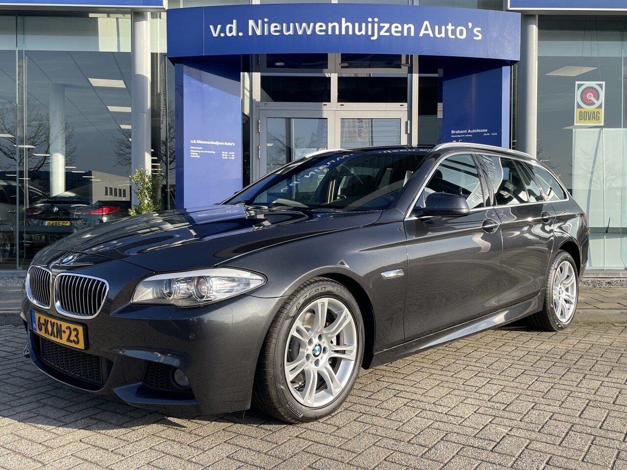BMW 5-serie Touring - 520i | Navi | PDC | Info Bas 0492588982 - AutoWereld.nl