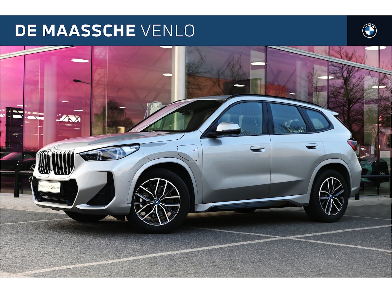 BMW X1 - xDrive25e M Sport Automaat / Sportstoelen / Achteruitrijcamera / M Adaptief onderstel / Co - AutoWereld.nl