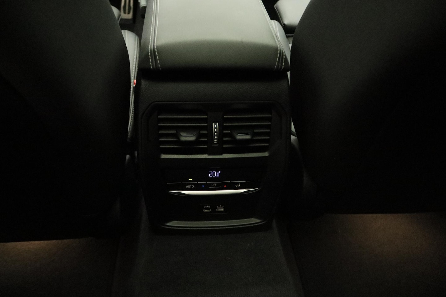 BMW 3-serie Touring - 320e M Sportpakket Pro | Travel Pack | Innovation Pack | Comfort Pack | Trekhaak  | Panora - AutoWereld.nl