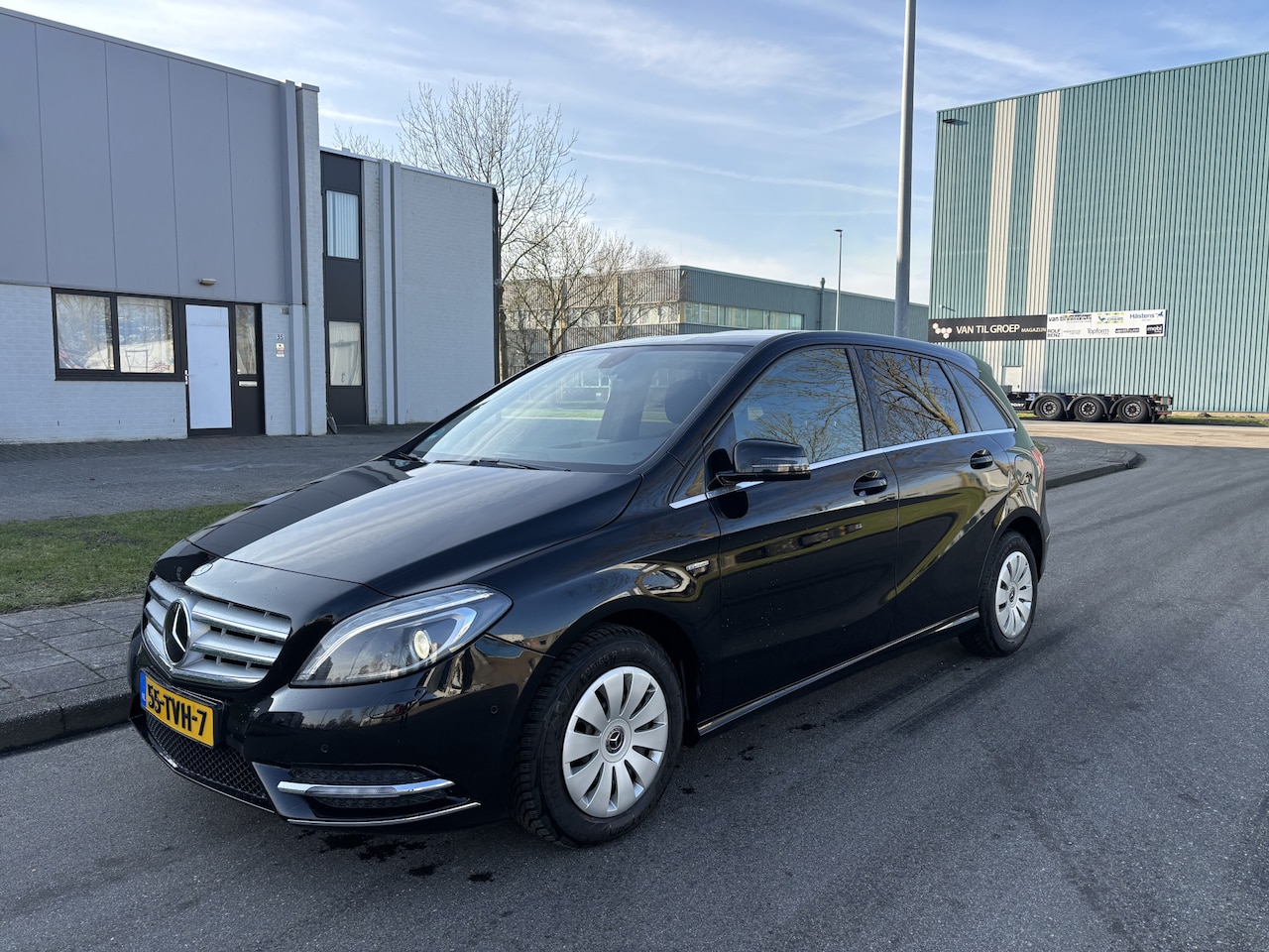Mercedes-Benz B-klasse - 180 Ambition 6-Bak 125 PK. Mooie en als nieuw rijdende auto !!! - AutoWereld.nl