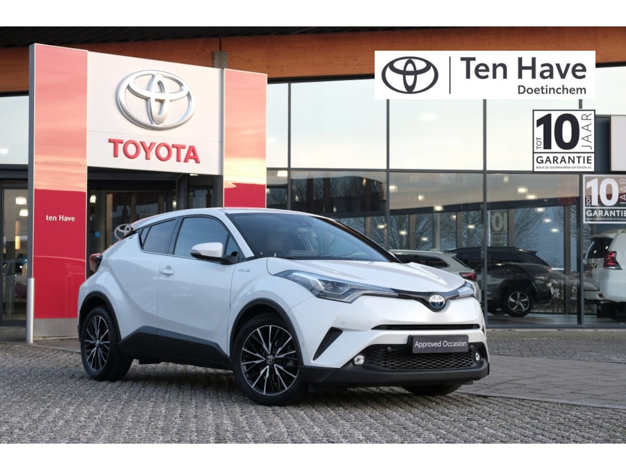 Toyota C-HR - 1.8 Hybrid Executive Automaat | Parkeersensoren voor en achter | - AutoWereld.nl
