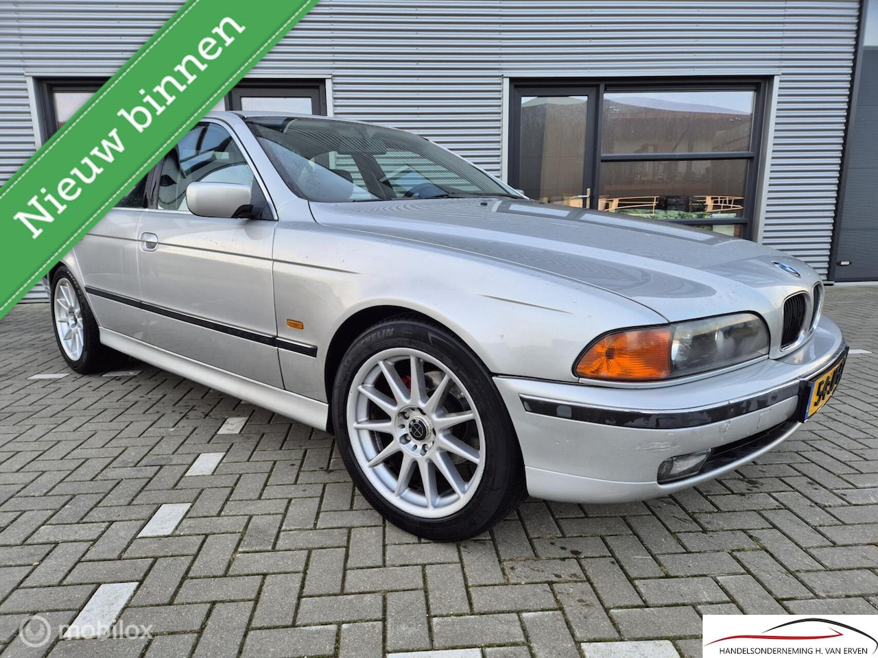 BMW 5-serie - 523i Executive SCHUIFKANTELDAK LEDER AUTOMAAT - AutoWereld.nl