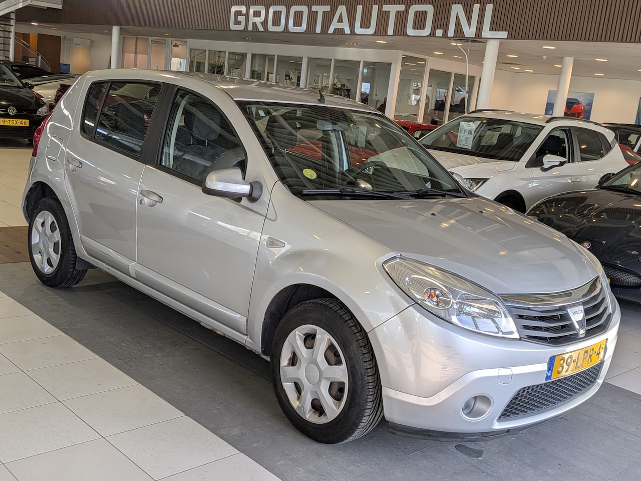 Dacia Sandero - 1.6 Lauréate Airco, Stuurbekrachtiging - AutoWereld.nl