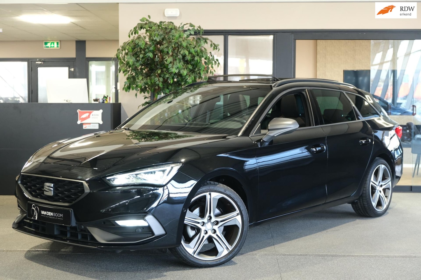 SEAT Leon Sportstourer - 1.5 eTSI FR DSG Pano Navi Led Virtual Cruise Cam Pdc - AutoWereld.nl