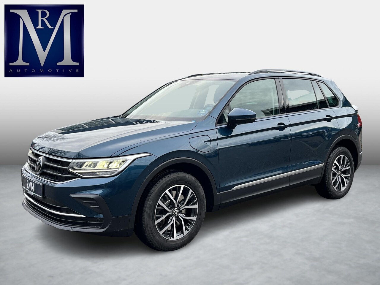 Volkswagen Tiguan - 1.4 eHybrid OPF DSG Life 24.000KM!!| SUPER COMPLETE AUTO| DIG. DASH| STOEL + STUURVERWARMI - AutoWereld.nl