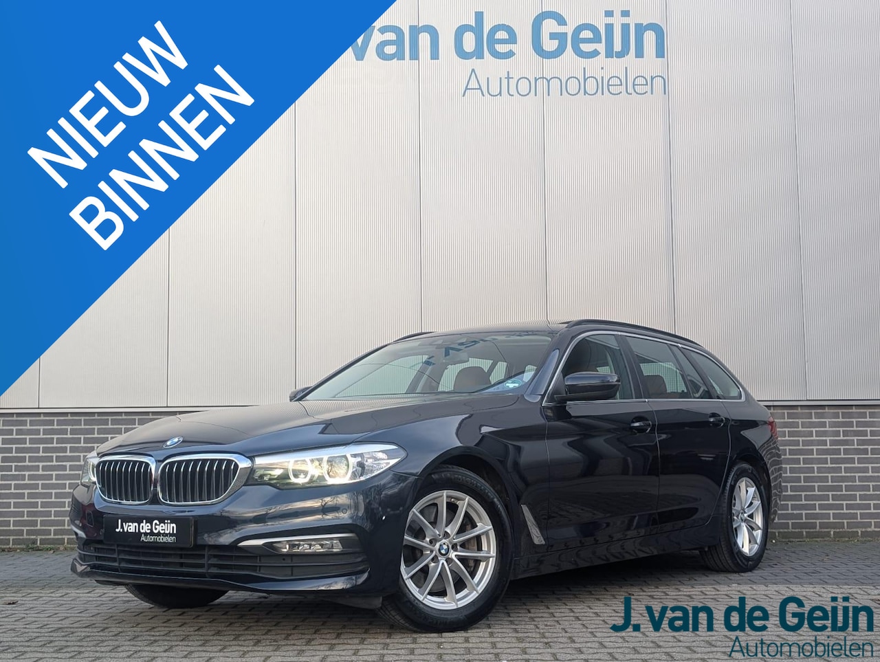 BMW 5-serie Touring - 530i High Executive | Panorama | Cognac leder | Adap LED | Digi Dash | Carplay | Camera - AutoWereld.nl