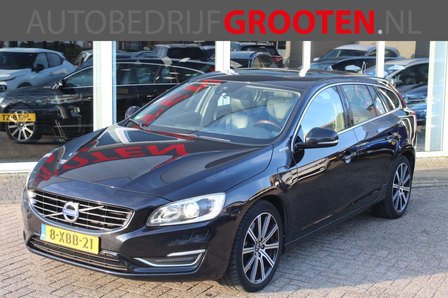 Volvo V60 - 2.4 D6 AWD Plug-In Hybrid Pure Limited//Schuifdak!! - AutoWereld.nl