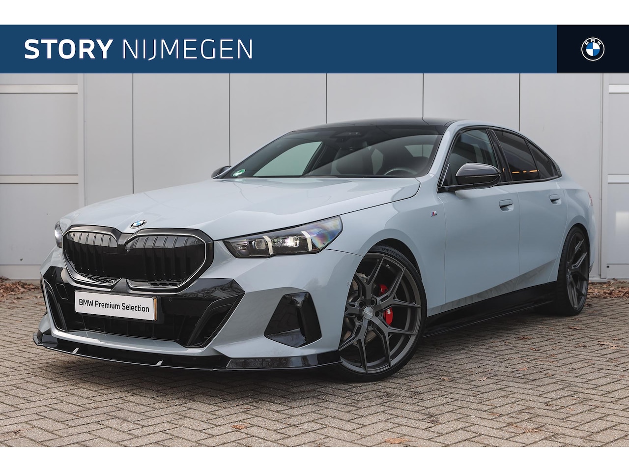 BMW 5-serie - 520i M Sport Automaat / Panoramadak / Trekhaak / Adaptief onderstel professional / Stoelve - AutoWereld.nl