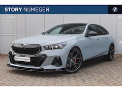 BMW 5-serie - 520i M Sport Automaat / Panoramadak / Trekhaak / Adaptief onderstel professional / Stoelve
