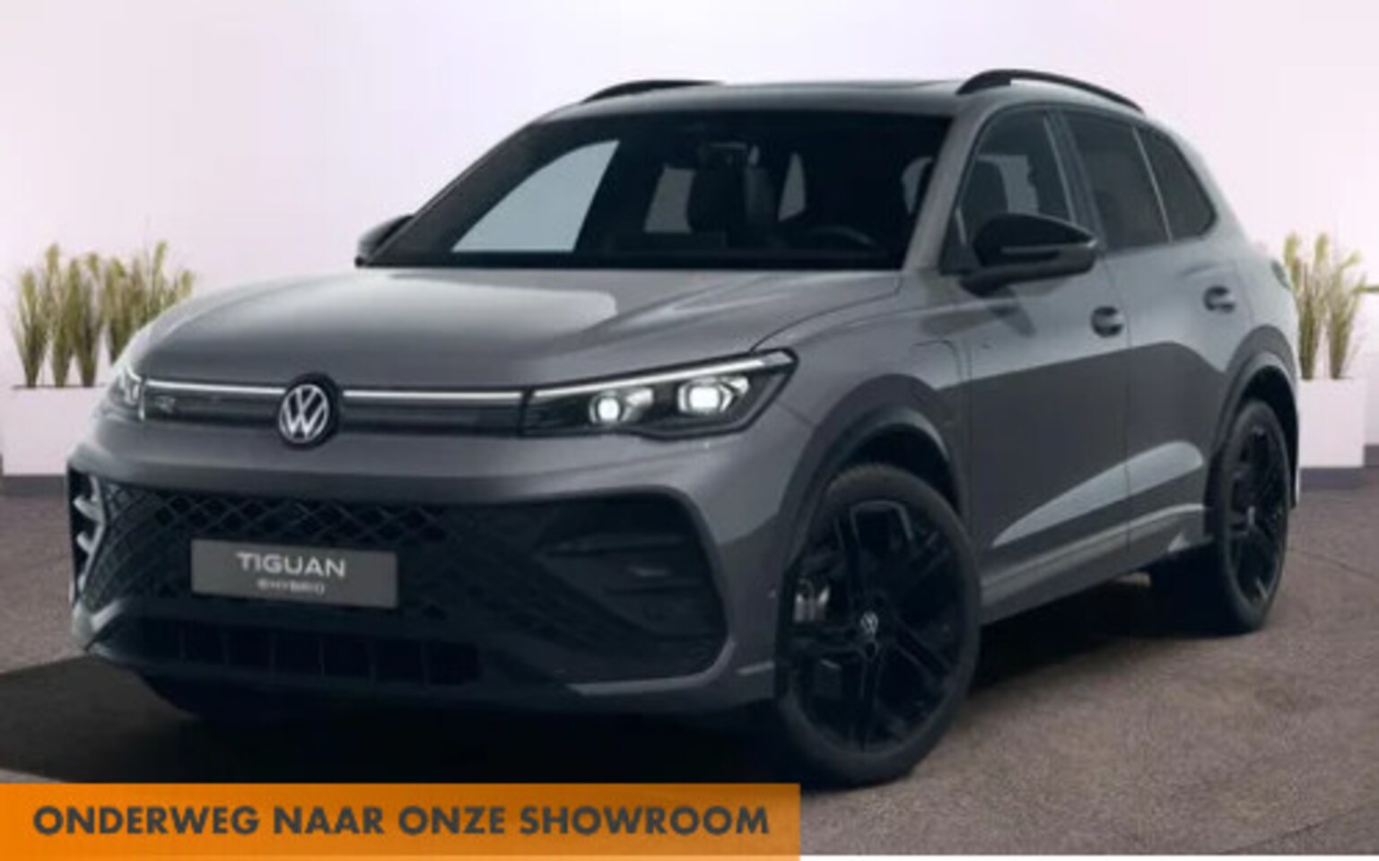 Volkswagen Tiguan - 1.5 eHybrid R-Line 272PK l Pano l Elektrische Trekhaak l 20 inch l Nieuwe Auto - AutoWereld.nl