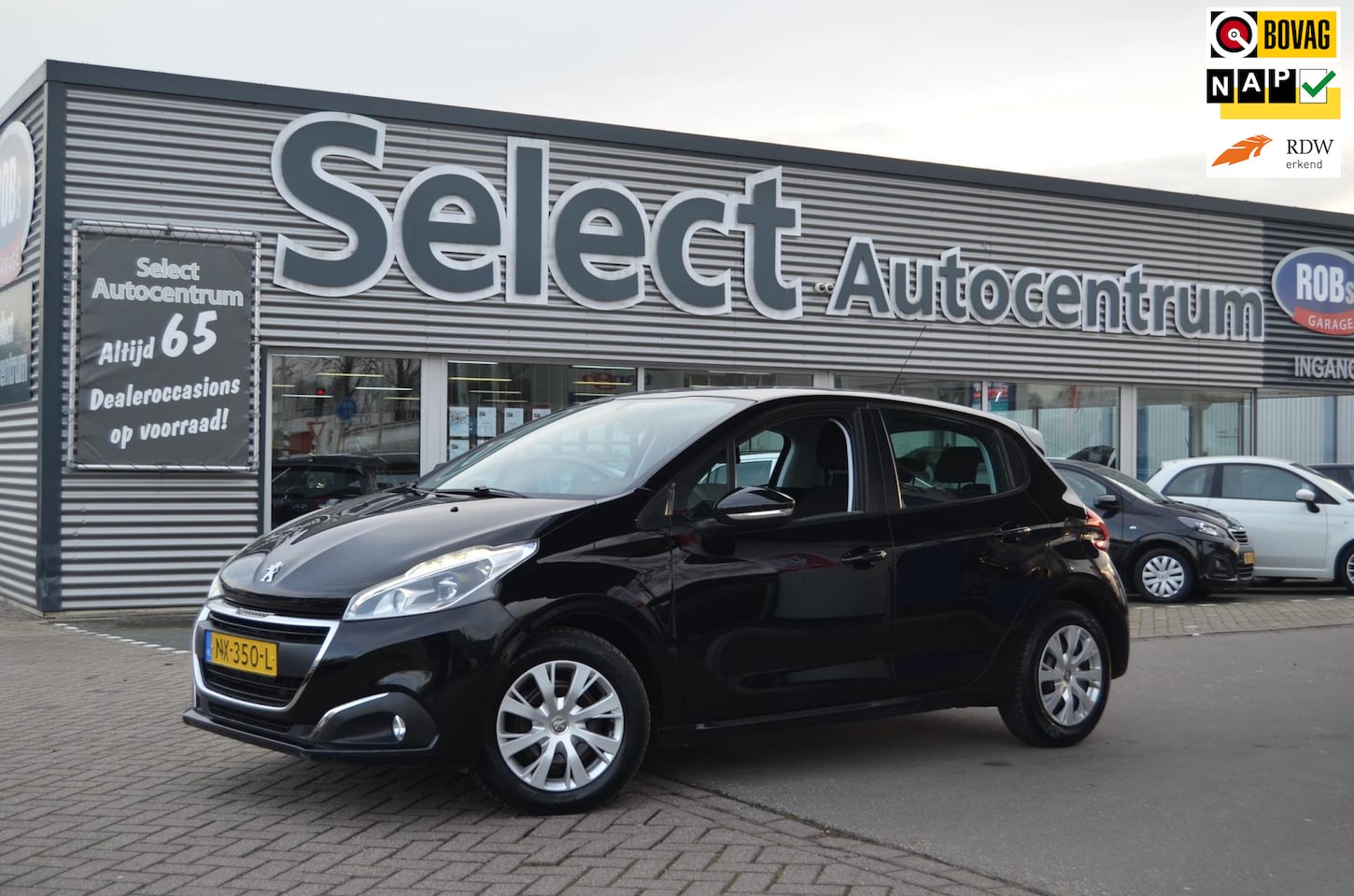 Peugeot 208 - 1.2 PureTech Blue Lion|NW.DISTRB.|DEALER ONDERH.|CARPLAY|NAVI|CRUISE|SENSOREN - AutoWereld.nl