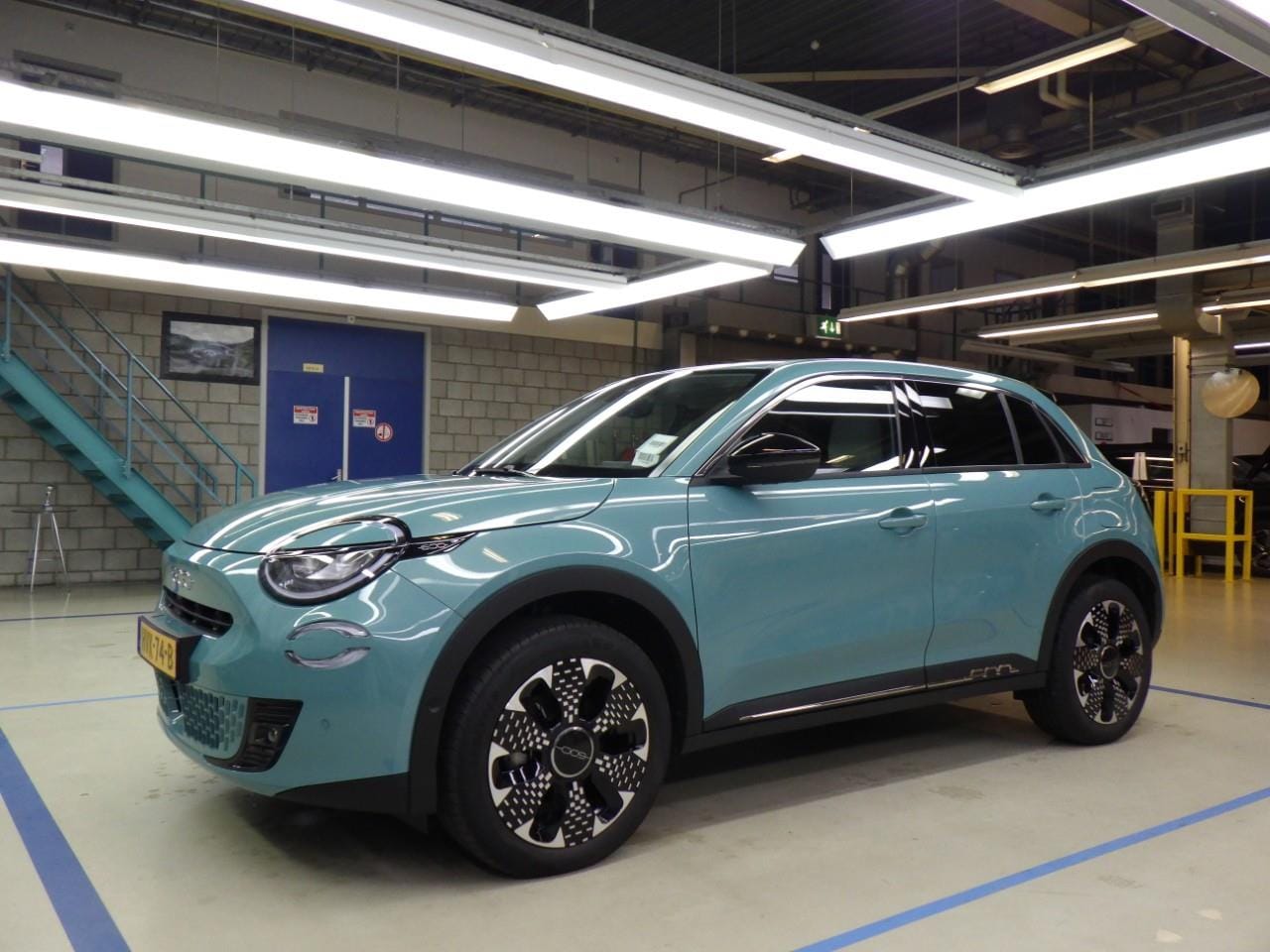 Fiat 600e - La Prima 54 kWh 156pk 3 Fase 8 Jaar Garantie! | Massage | Vol-Leder | Adaptive Cruise | El - AutoWereld.nl