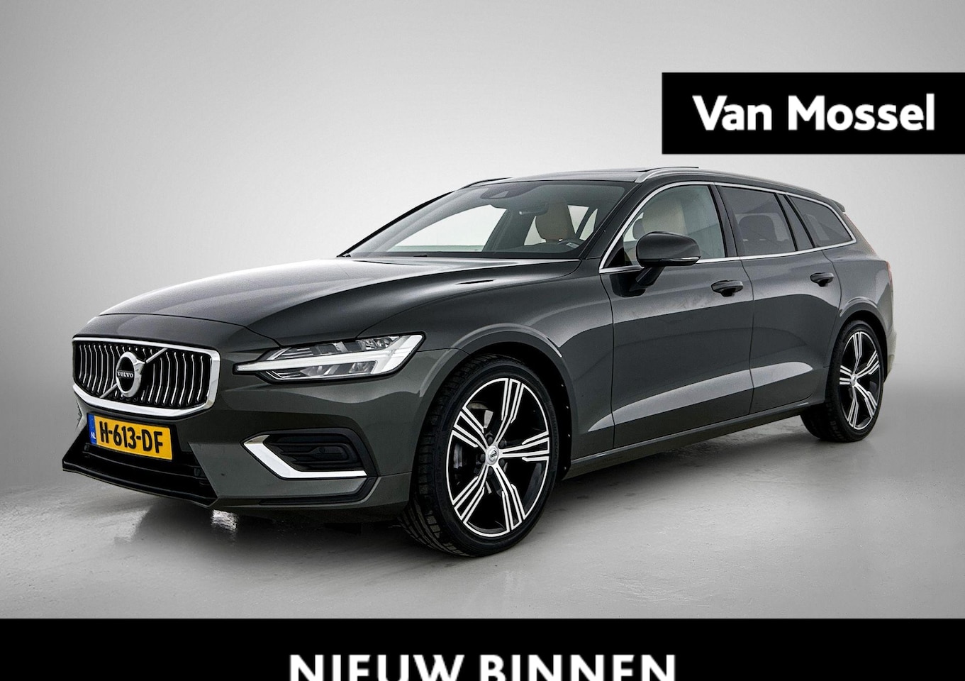 Volvo V60 - 2.0 T4 Inscription | PANORAMADAK | ELEKTRISCHE KOFFERKLEP | ACHTERUITRIJCAMERA | STOELVERW - AutoWereld.nl