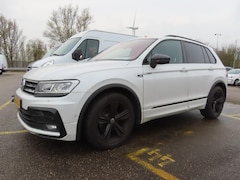 Volkswagen Tiguan - Verwacht 1.5 TSI Highline Business R-Line 360Cam/Pano/Trekhaak