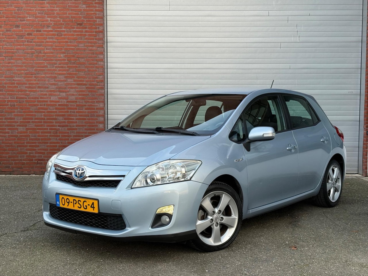 Toyota Auris - 1.8 Full Hybrid Executive| NAVI| LEER| NAP| CAMERA - AutoWereld.nl