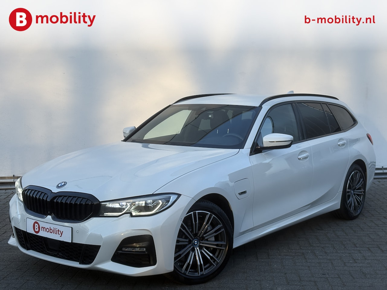 BMW 3-serie Touring - 330e High Executive M-Sport Laserlicht Elek. Stoelen Adaptive Cruise Control | Head Up | 3 - AutoWereld.nl