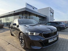 BMW 5-serie Touring - 520i M Sport Pro Pano-Dak | Adapt. Cruise | Iconic Glow | Harman Kardon