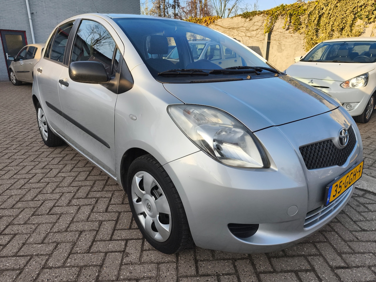 Toyota Yaris - 1.3 16v VVT-i Linea Terra, Dealer onderhouden - AutoWereld.nl