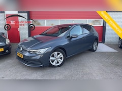 Volkswagen Golf - 2.0 TDI Life AUTOMAAT / FULL LED / CARPLAY / STOELVERW / STUURVERW / CLIMA / PDC / BLUETOO