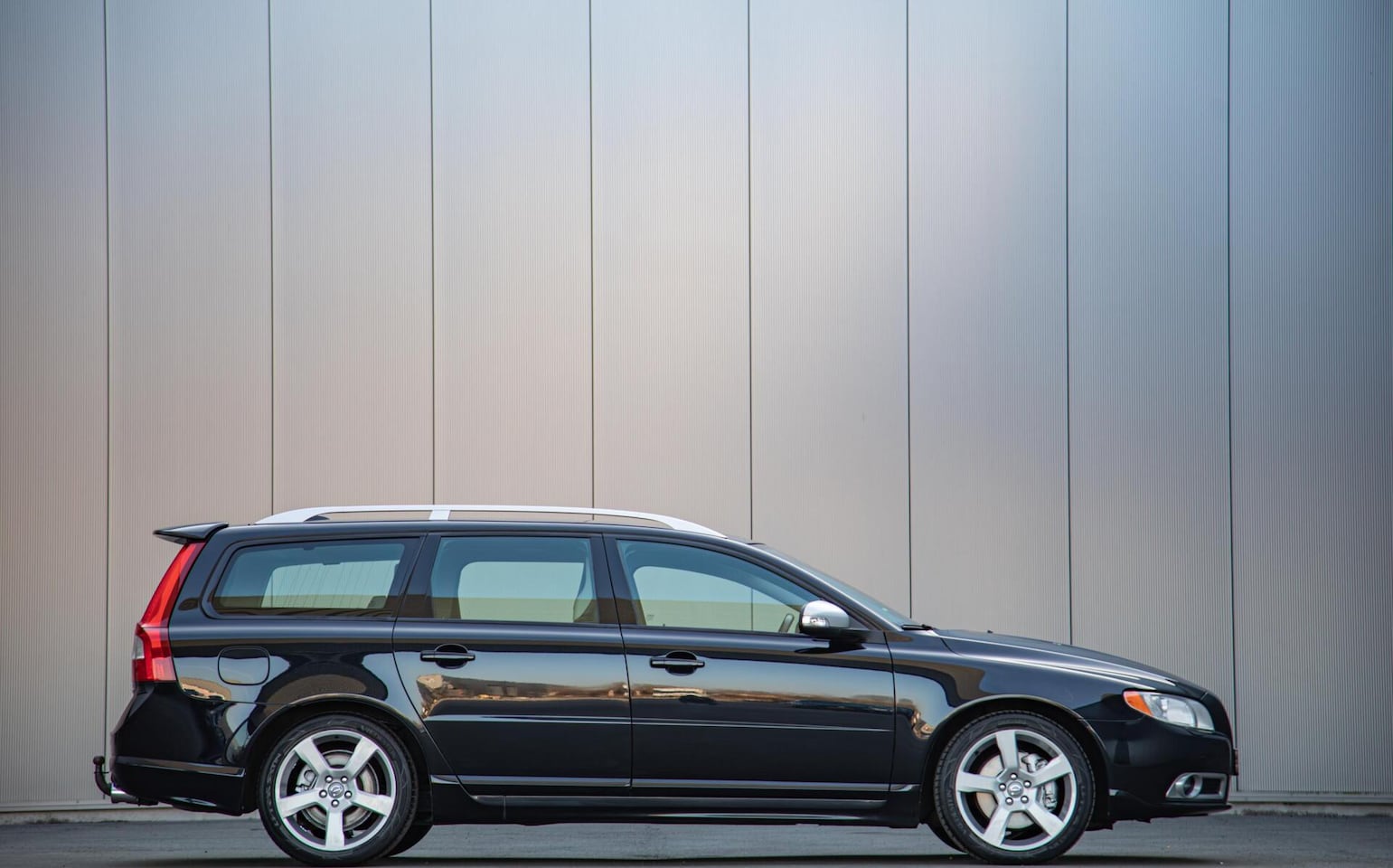 Volvo V70 - 2.0T R-Design NL Auto|Automaat|Trekhaak|Xenon - AutoWereld.nl