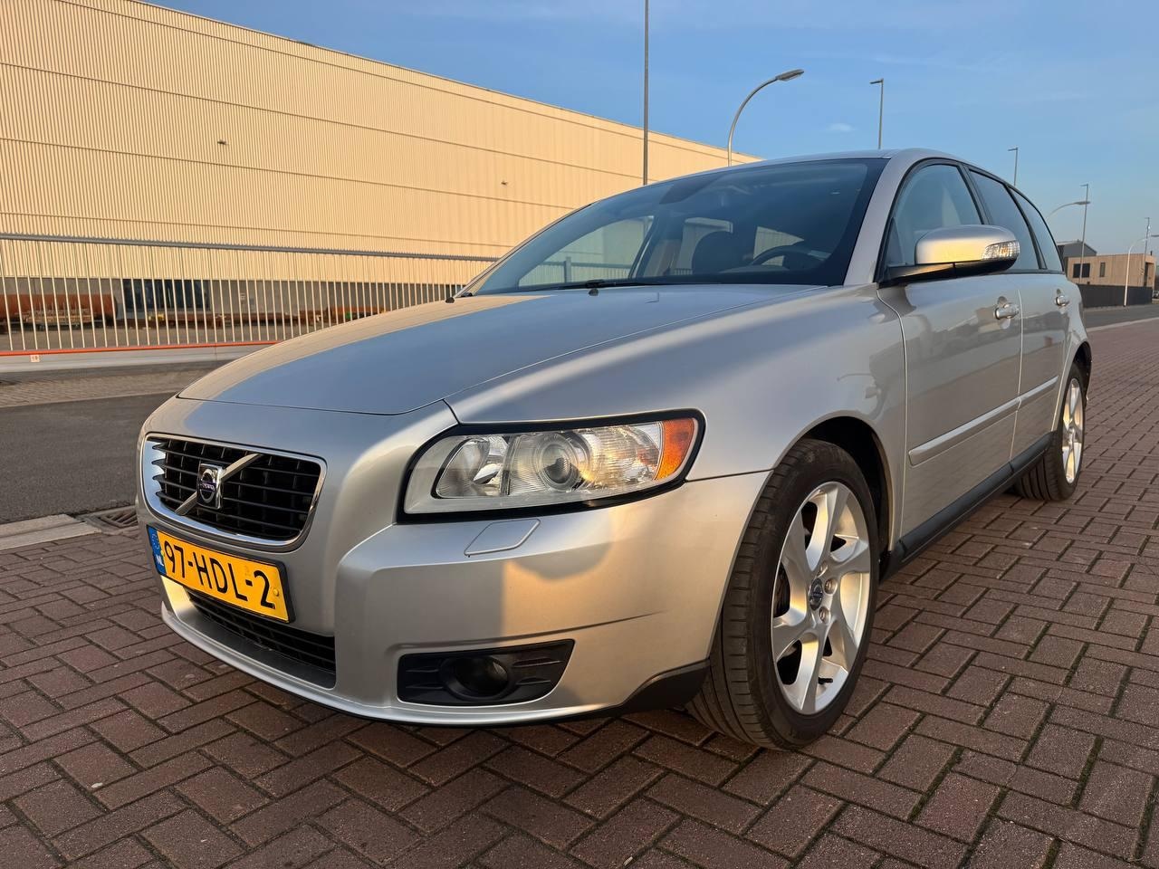 Volvo V50 - 1.8 Edition I /Airco/Cruise control/Leer/PDC/Nieuwe APK - AutoWereld.nl