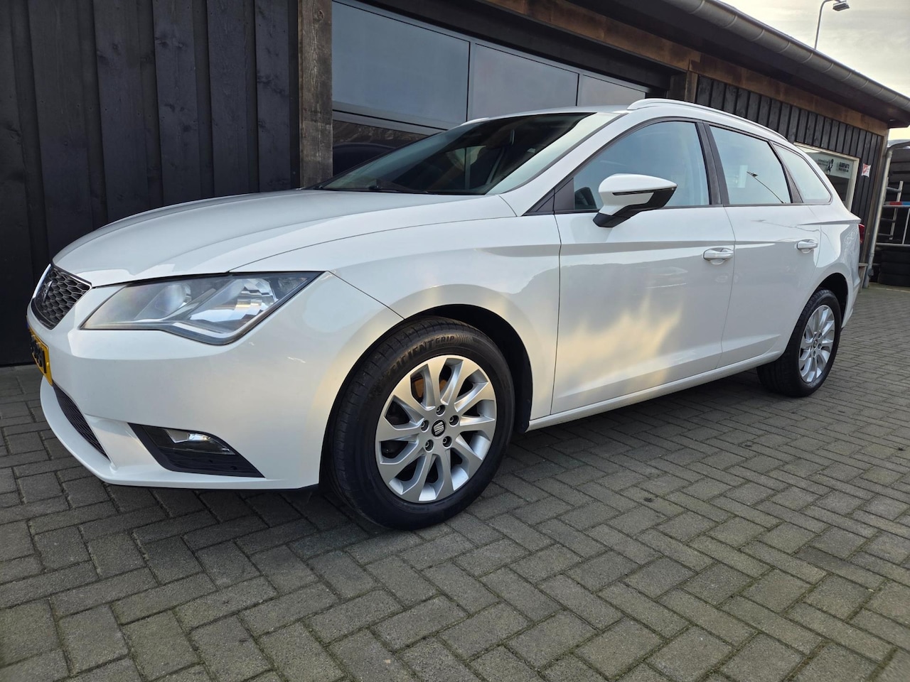SEAT Leon ST - 1.6 TDI Reference Ecomotive 1.6 TDI Reference Ecomotive - AutoWereld.nl