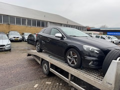 Volvo V40 - 2.0 D4 R-Design ENGINE MAKE NOISE