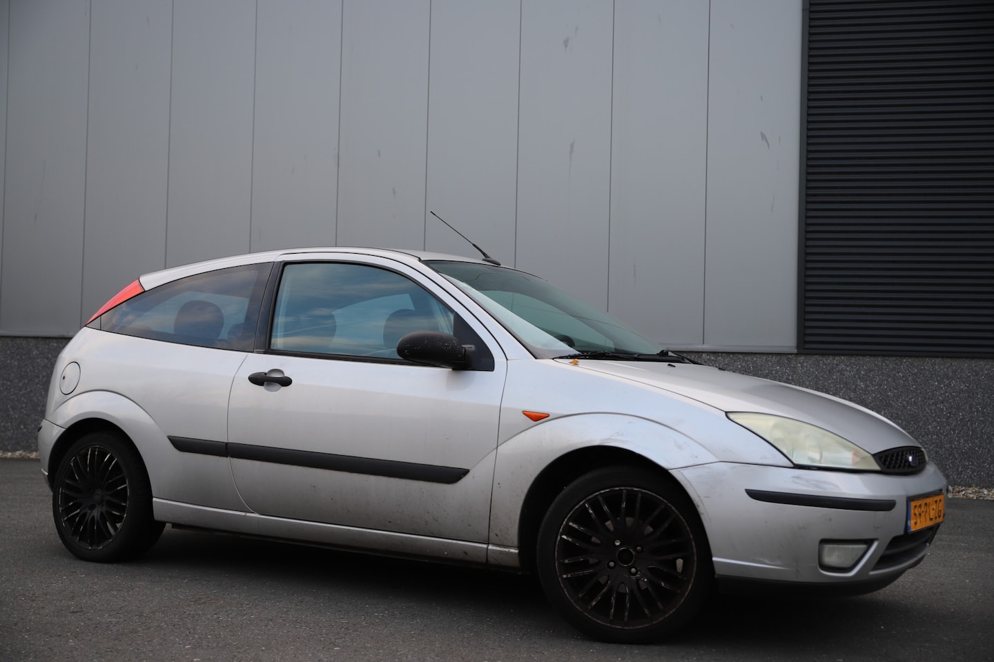 Ford Focus - 1.6-16V Futura 3drs/ leder/ Trekhaak/clima - AutoWereld.nl