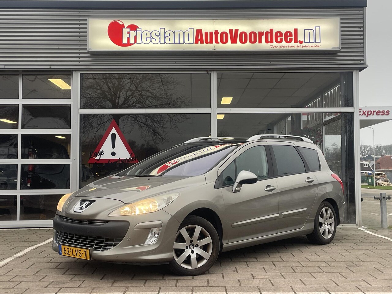 Peugeot 308 SW - 1.6 /Clima/Panodak/Navi/Trekhaak/ 6 persoons uitvoering/APK 09-2026/ - AutoWereld.nl