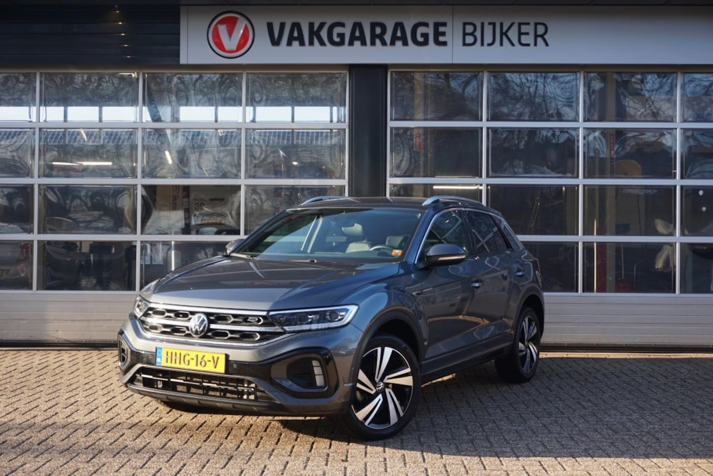 Volkswagen T-Roc - 1.5 TSI R-Line Business Trekhaak/Camera! - AutoWereld.nl