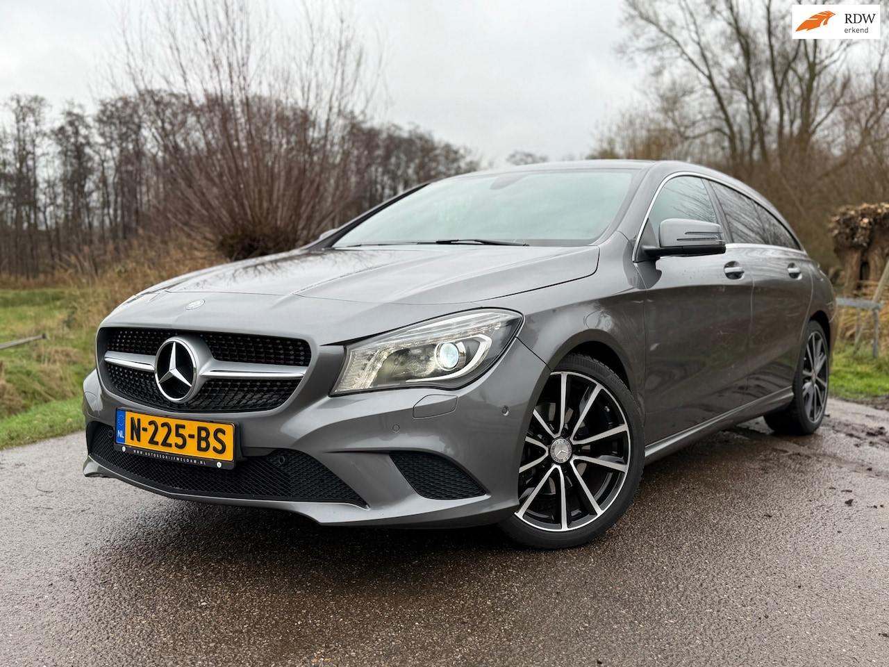 Mercedes-Benz CLA-klasse Shooting Brake - 180 Ambition Automaat / Leder-Stof / Navi / Clima / 18" Velgen / PDC / Cruise / LED - AutoWereld.nl