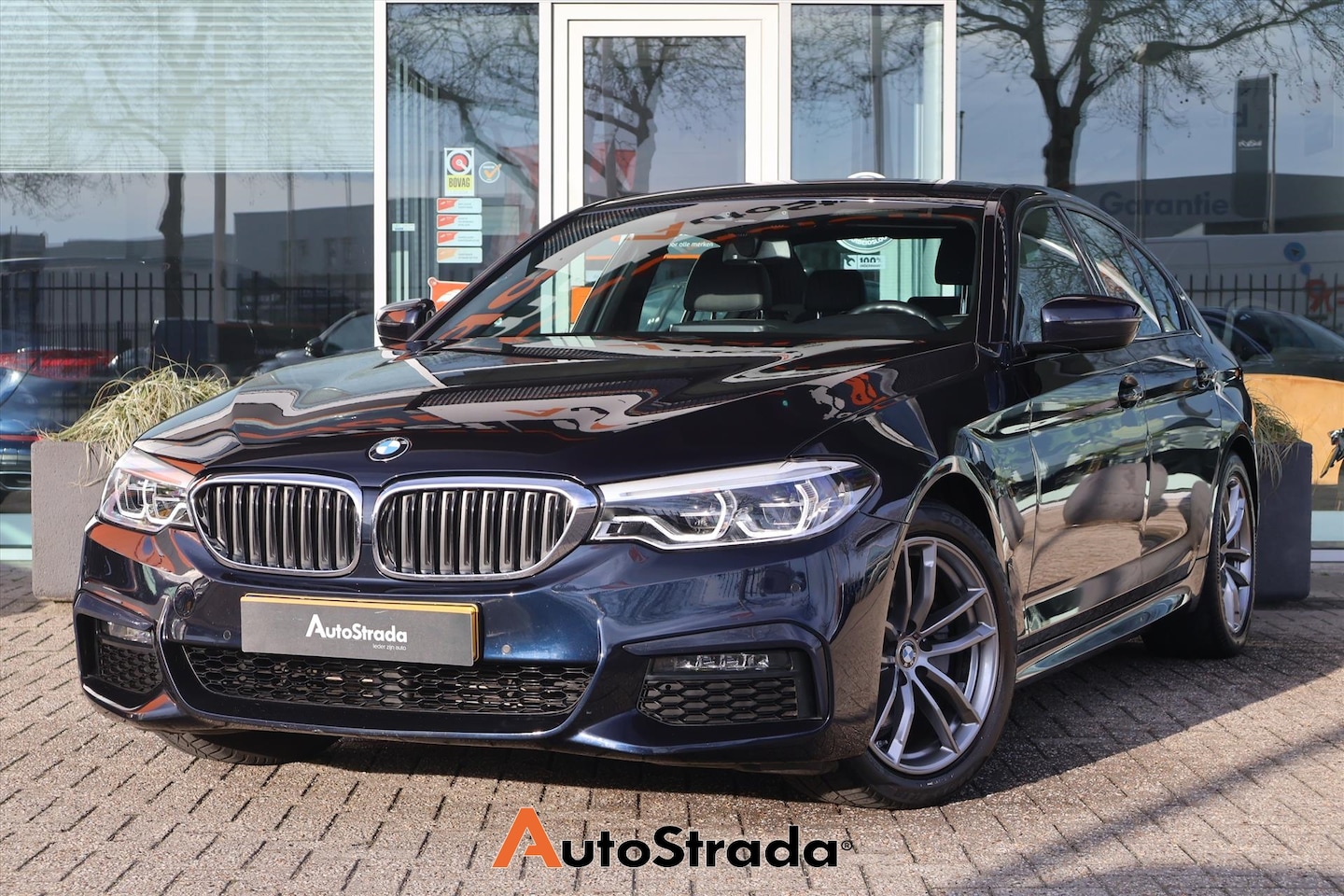 BMW 5-serie - (g30) 520i M-Sport 184pk | Leder | Sfeer | LED | Camera | Stoelverwarming | Navigatie | Cr - AutoWereld.nl