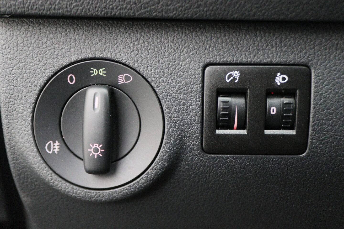 Volkswagen Caddy - 2.0 TDI L1H1 102 PK Airco, Cruise, Bluetooth, Verwarmde Stoelen, Elektrisch Pakket, 15'' - AutoWereld.nl