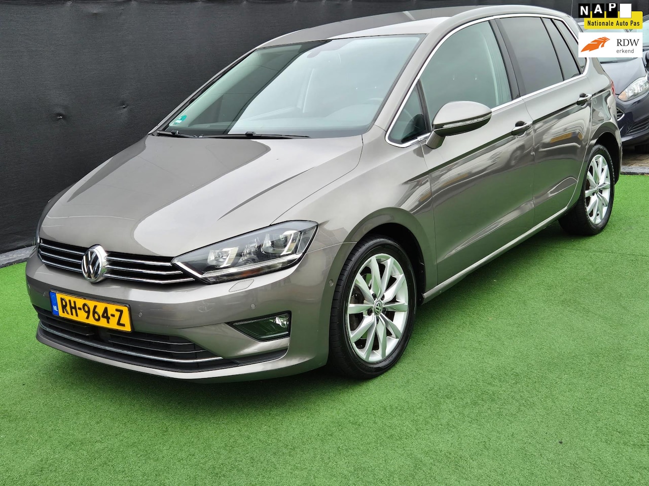 Volkswagen Golf Sportsvan - 1.4 TSI Highline AUTOMAAT! - AutoWereld.nl
