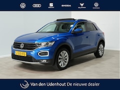 Volkswagen T-Roc - 1.5 TSI 150pk DSG Style Panorama Trekhaak Navigatie Keyless Camera 211