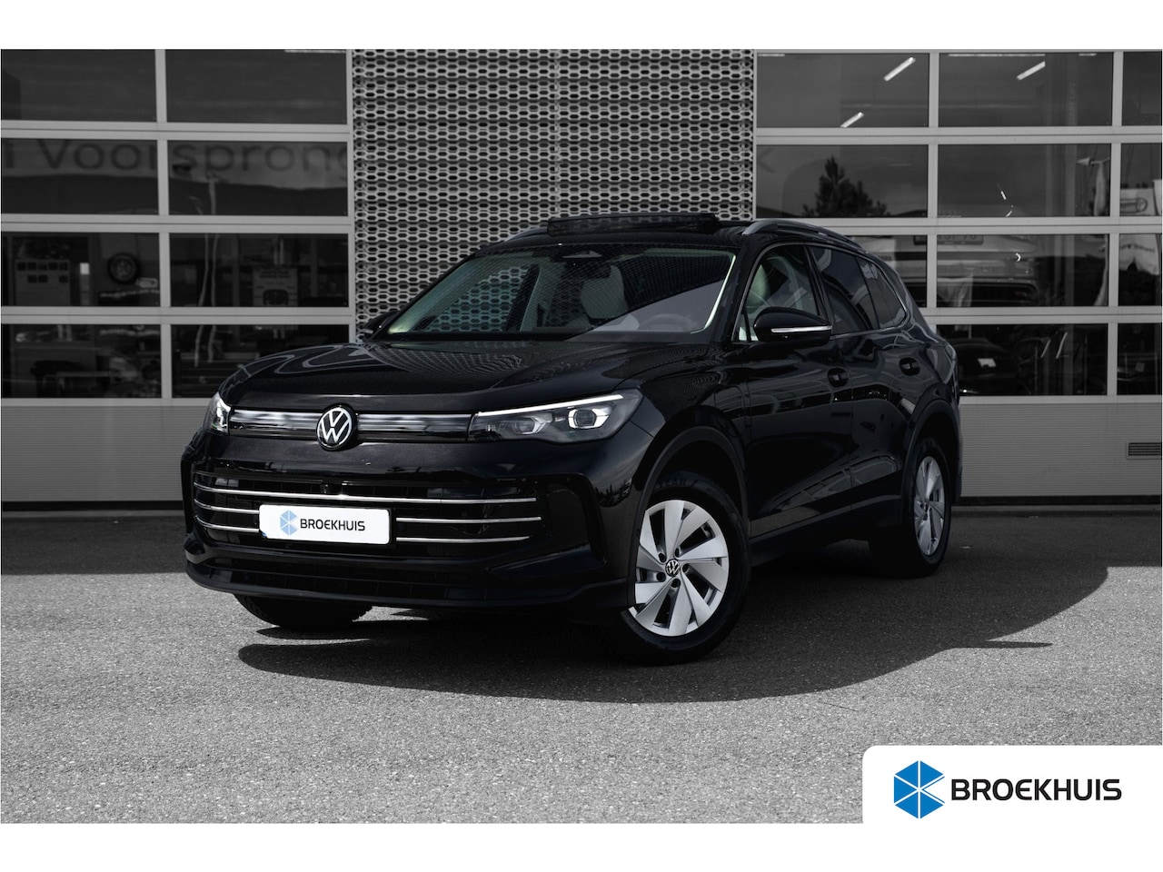Volkswagen Tiguan - 1.5TSi 272pk eHybrid Elegance | Panoramadak | Harman Kardon | Trekhaak | - AutoWereld.nl
