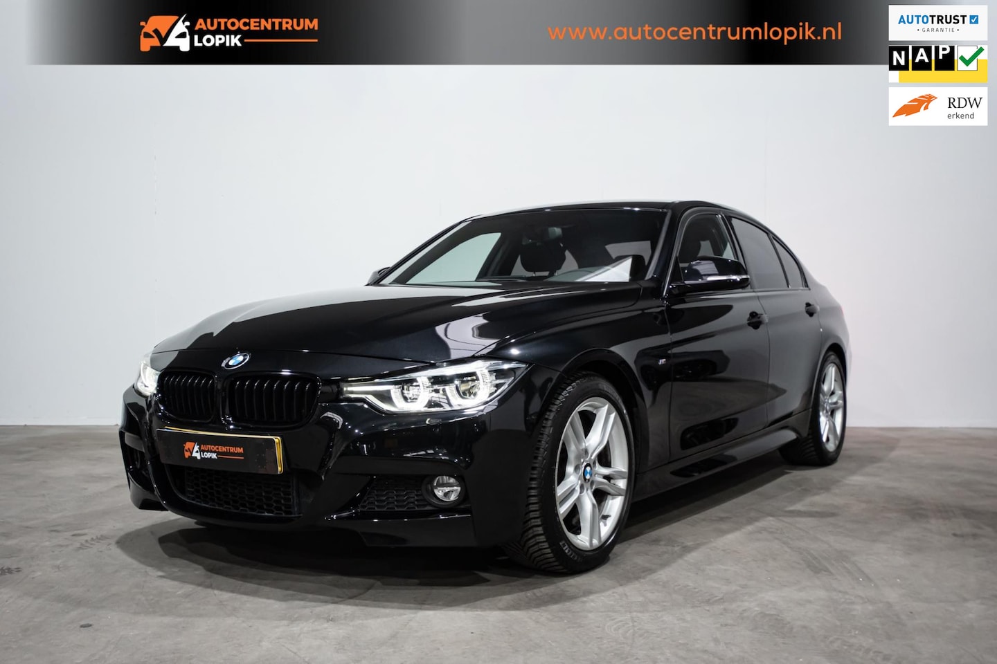 BMW 3-serie - 318i M Sport *Apple CarPlay* NAP*Alcantara - AutoWereld.nl