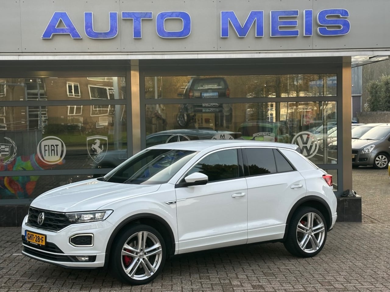 Volkswagen T-Roc - 1.5 TSI SPORT R-Line 150 PK Navi Cruise DAB PDC - AutoWereld.nl