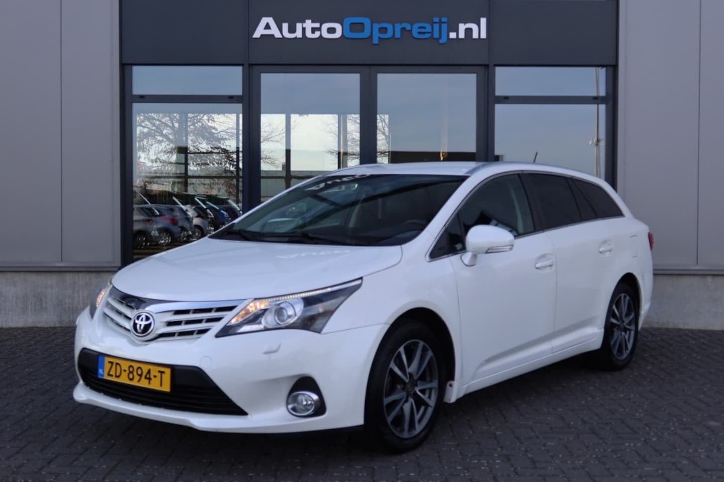 Toyota Avensis - 1.8 VVTi Dynamic Business NAVI, Camera, Stoelverwarming, Trekhaak, Leder/alcantara - AutoWereld.nl