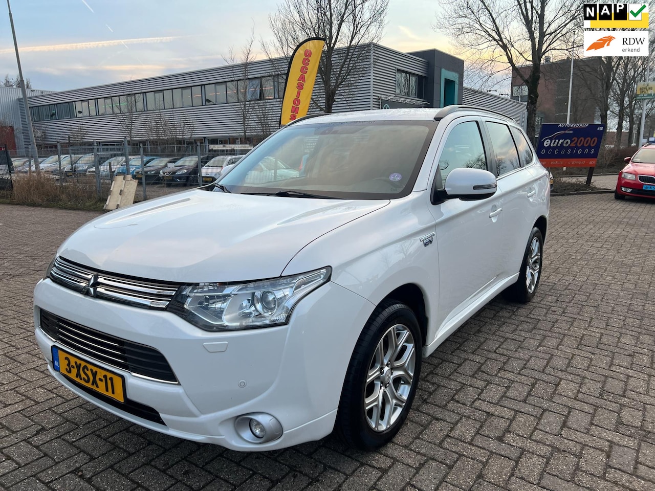Mitsubishi Outlander - 2.0 PHEV Executive Edition - CAMERA ! - AutoWereld.nl