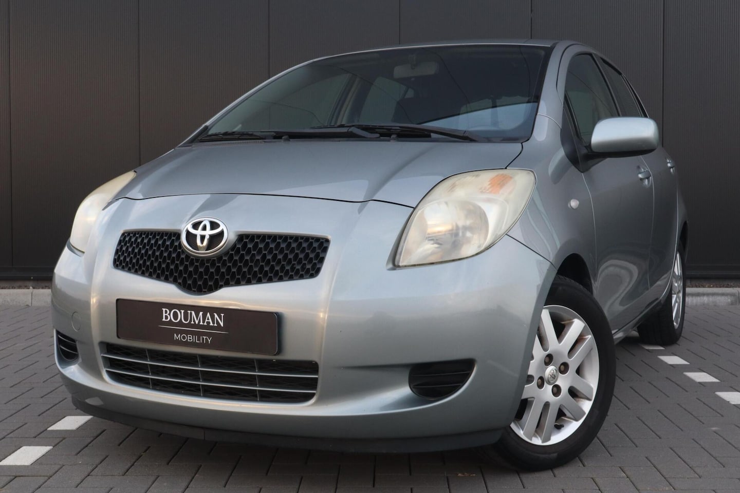 Toyota Yaris - 1.3 VVT-i Sol 1.3 VVTi SOL, AUTOMAAT, AIRCO, DEALER ONDERHOUDEN - AutoWereld.nl