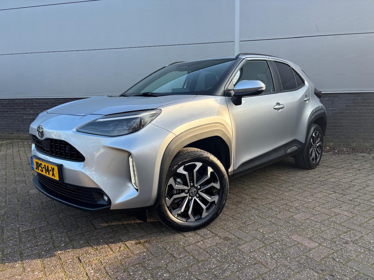 Toyota Yaris Cross - 1.5 Hybrid 115 Dynamic Limited PDC voor + achter etc. - AutoWereld.nl