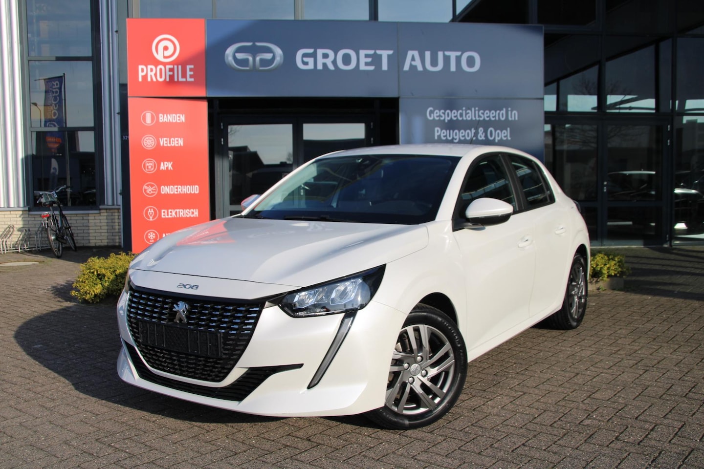 Peugeot 208 - 1.2 PureTech 100pk Active Pack Airco Navi Carplay Keurig nette auto - AutoWereld.nl