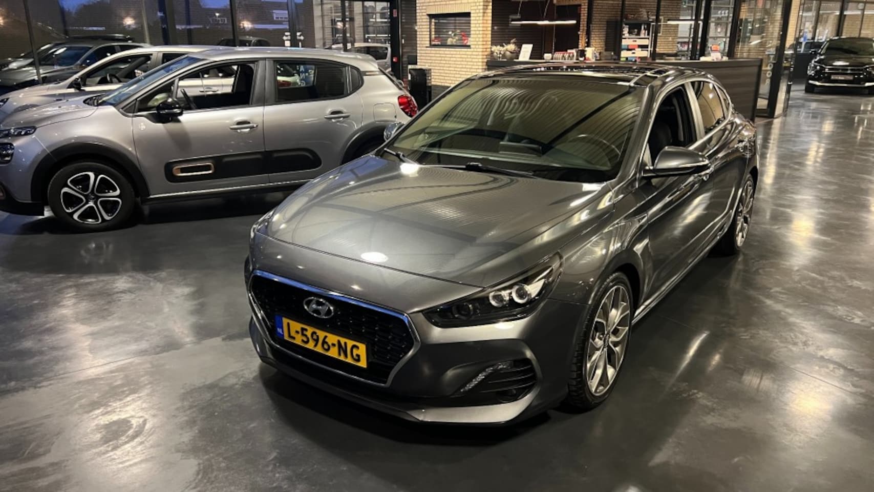 Hyundai i30 - 1.4 T-GDI Premium 1.4 T-GDI PREMIUM - AutoWereld.nl