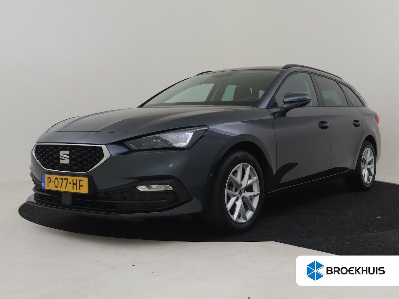 SEAT Leon Sportstourer - 1.0 eTSI Style Business Intense 111pk DSG/AUTO | Trekhaak | Camera achter | Adaptief cruis - AutoWereld.nl