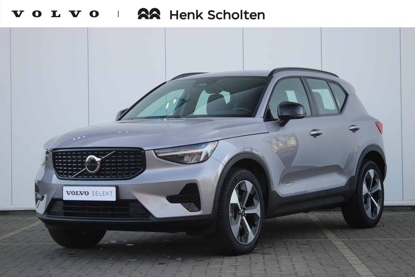 Volvo XC40 - B4 Plus Dark | Adaptive Cruise & Pilot Assist | Semi elektrische trekhaak | Verwarmbare vo - AutoWereld.nl
